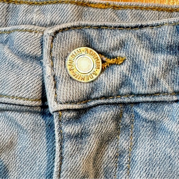 H&M Light Blue Jean Shorts - Picture 2 of 6